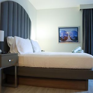 Zimmer mit Kingsize-Bett