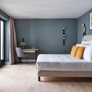 Zimmer mit Zugang für Rollstuhlfahrer mit Kingsize-Bett