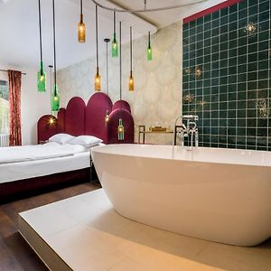 Themen-Zimmer mit Kingsize-Bett