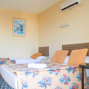 Zimmer mit Queensize-Bett