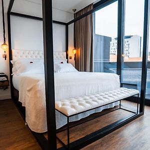 Zimmer mit Kingsize-Bett
