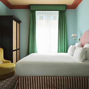 Standard Zimmer mit Kingsize-Bett