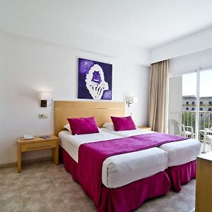 Zimmer mit Kingsize-Bett