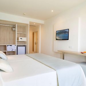 Zimmer mit Kingsize-Bett