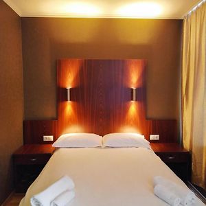 Zimmer mit Kingsize-Bett