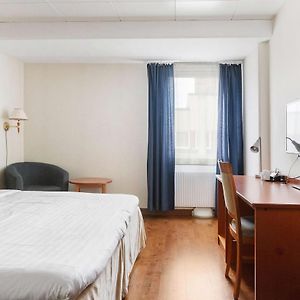 Standard Zimmer mit Kingsize-Bett