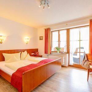 Basic Zimmer mit Kingsize-Bett