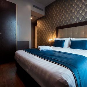 Zimmer mit Kingsize-Bett