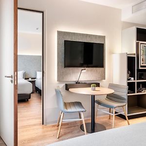 Zimmer mit Kingsize-Bett