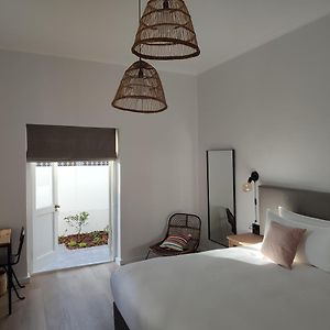 Zimmer mit Kingsize-Bett