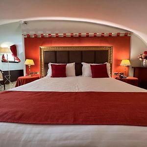 Zimmer mit Kingsize-Bett für Gäste mit Behinderungen