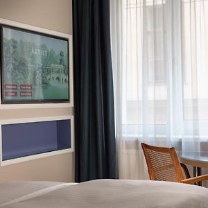 Gemütliches Zimmer mit zwei Einzelbetten