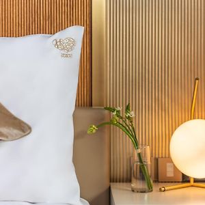 Zimmer mit Kingsize-Bett