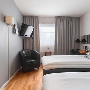 Zimmer mit zwei Einzelbetten
