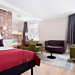 Familien-Zimmer mit Kingsize-Bett