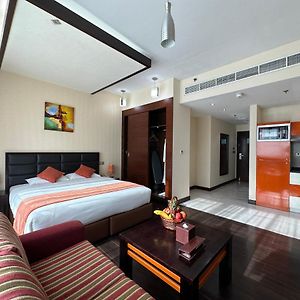 Deluxe Studio