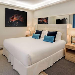 Zimmer mit Kingsize-Bett