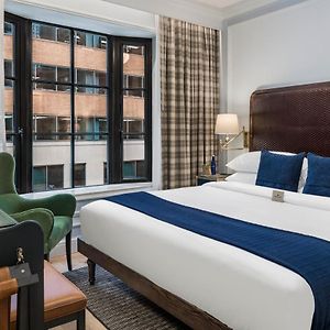 Zimmer mit Kingsize-Bett