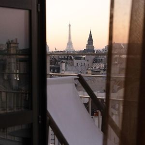 Eiffelturm Zimmer mit Kingsize-Bett