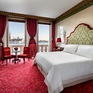 Luxus Zimmer mit Kingsize-Bett