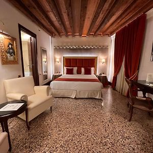 Deluxe Zimmer mit Kingsize-Bett