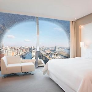 Zimmer mit Kingsize-Bett