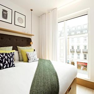 Zimmer mit Kingsize-Bett