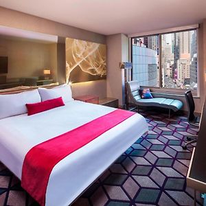 Zimmer mit Kingsize-Bett