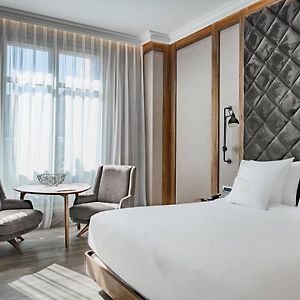 Zimmer mit Kingsize-Bett