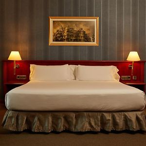 Zimmer mit Kingsize-Bett