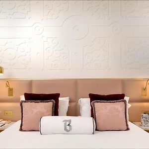 Zimmer mit Kingsize-Bett