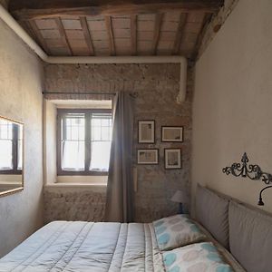 Zimmer mit Kingsize-Bett