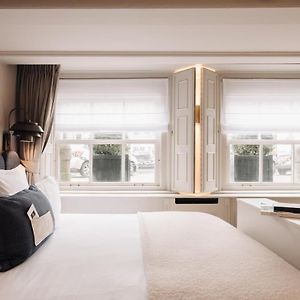 Zimmer mit Kingsize-Bett
