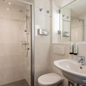 Comfort Zimmer mit Kingsize-Bett