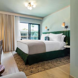 Zimmer mit Kingsize-Bett