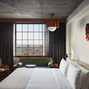 Skyline Zimmer mit Kingsize-Bett