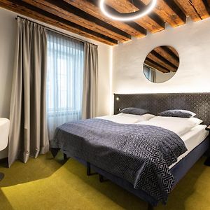 Standard Zimmer mit Kingsize-Bett