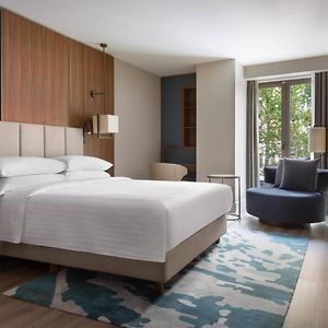 Zimmer mit Kingsize-Bett