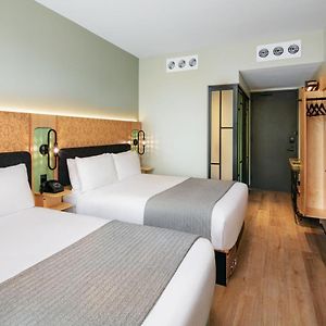Queen Room Mobility or hearing accessible