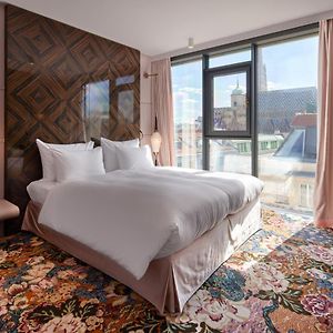 Zimmer mit Kingsize-Bett