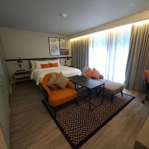 Deluxe Studio