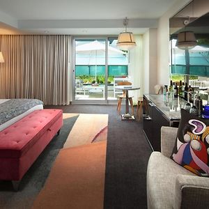 Zimmer mit Kingsize-Bett