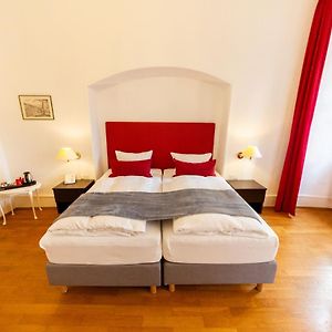 Deluxe Zimmer mit Kingsize-Bett