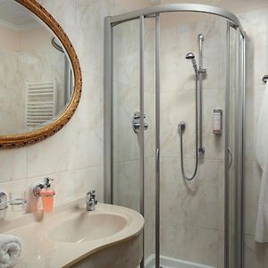 Wellness Zimmer mit Kingsize-Bett