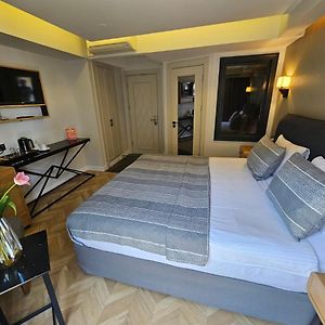Zimmer mit Kingsize-Bett