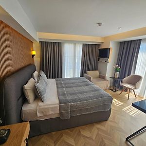 Zimmer mit Kingsize-Bett