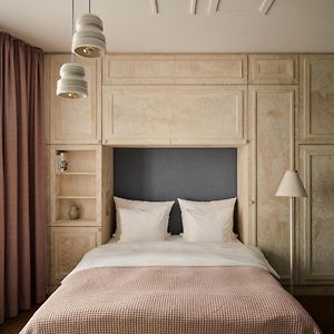 Zimmer mit Kingsize-Bett