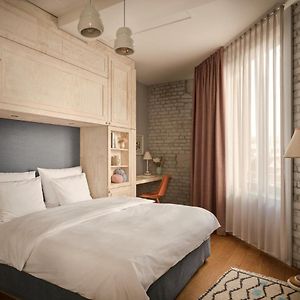 Zimmer mit Kingsize-Bett