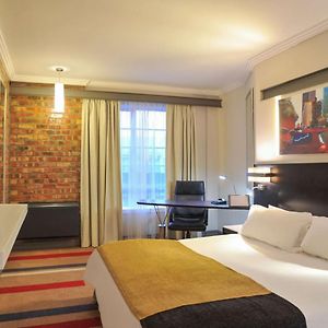 Standard Zimmer mit Kingsize-Bett