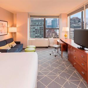 Eck-Zimmer mit Kingsize-Bett